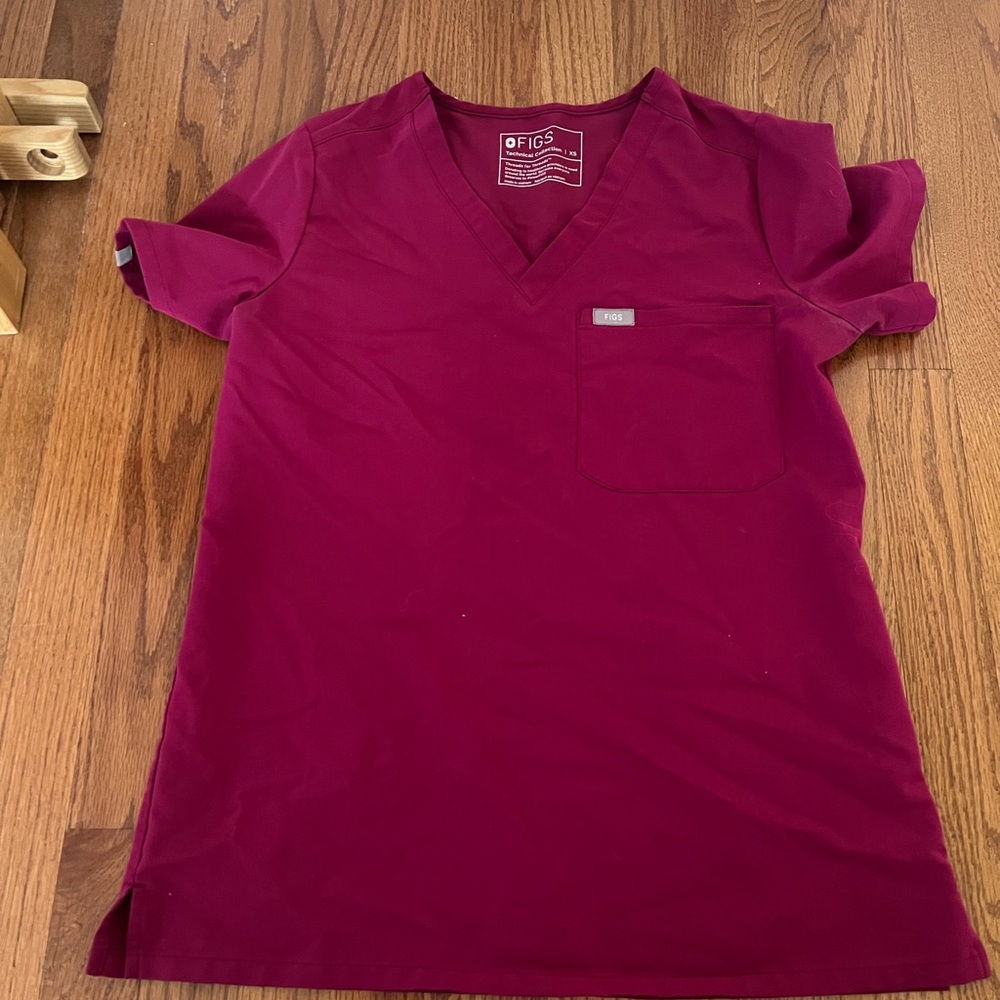 Figs scrub top